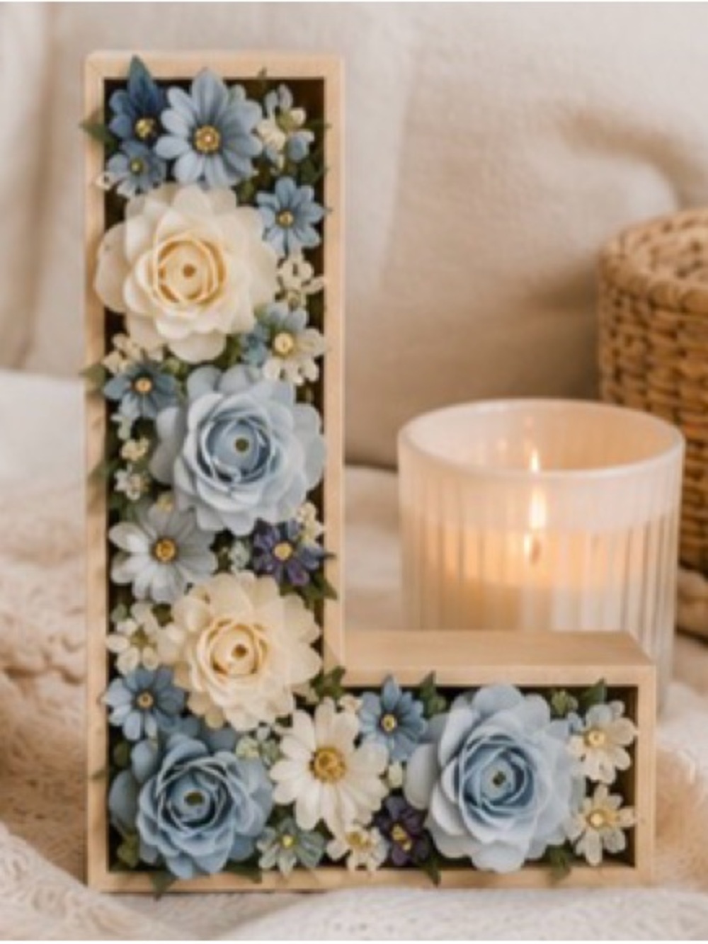 Handcrafted Floral Letter 'L' Home Accent - Blue & Cream
